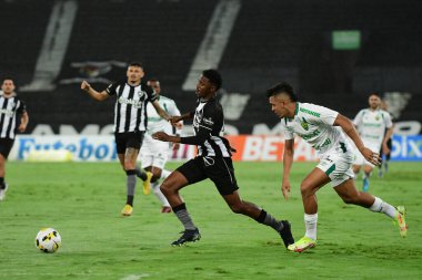 Rio, Brezilya - Kasım 01, 2022 - Botafogo Cuiaba 'ya karşı Nilton Santos Stadyumu' nda serisi 35. turda oynayan genç Santos oyuncusu