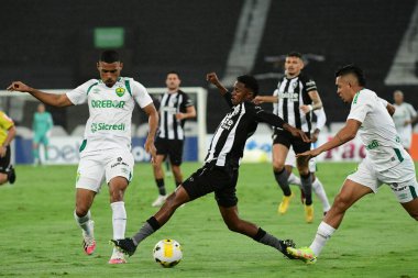 Rio, Brezilya - Kasım 01, 2022 - Botafogo Cuiaba 'ya karşı Nilton Santos Stadyumu' nda serisi 35. turda oynayan genç Santos oyuncusu