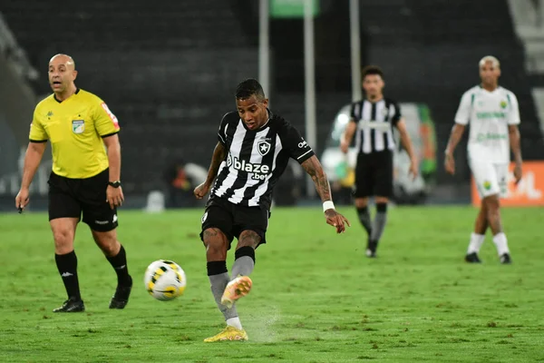 Rio, Brezilya - Kasım 01, 2022 - Botafogo Cuiaba ile Brezilya Şampiyonası 'nın 35. turu arasında oynanan maçta Tche Tche oyuncusu, Nilton Santos Stadyumu' nda bir seri