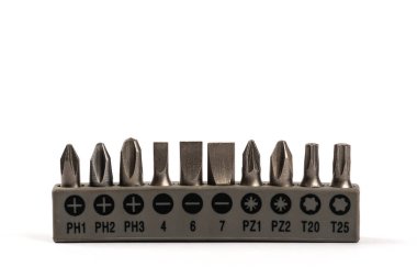 Beyaz arkaplandaki tornavidalar için bit kümesi