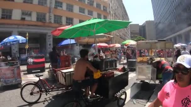 Rio Brasilien November 2022 Straßenverkäufer Mit Grill Und Verschiedenen Getränken — Stockvideo