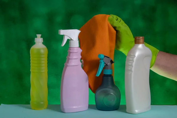 Cesta Con Productos Limpieza Para Uso Higiene Del Hogar Con —  Fotos de Stock