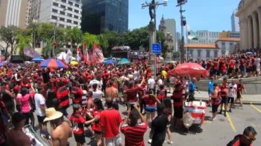 Rio, Brezilya - Kasım 13, 2022 - Libertadores da America Cup 'ın şehir merkezindeki Flamengo futbol takımı tarafından fethedilmesinin ardından taraftarların kutlamaları