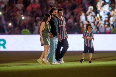 Rio, Brezilya - 10 Mart 2023: Maracana Stadyumu 'ndaki uluslararası futbol maçından dönen Marcelo' nun Fluminense takımındaki sunumu. Sporcu kariyerine kulübün tabanında başladı.