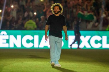 Rio, Brezilya - 10 Mart 2023: Maracana Stadyumu 'ndaki uluslararası futbol maçından dönen Marcelo' nun Fluminense takımındaki sunumu. Sporcu kariyerine kulübün tabanında başladı.