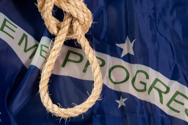 Corda Com Laço Sobre Bandeira Brasileira Simbolizando Escravidão País — Fotografia de Stock