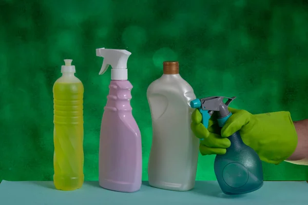 Корзина Чистящими Средствами Гигиены Дома Пластиковой Упаковкой — стоковое фото