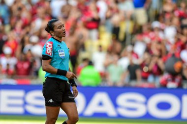 Rio, Brezilya - 30 Nisan 2023, Edina Alves Batista hakem Flamengo ile Botafogo arasında oynanan maçta Brezilya Şampiyonası, Maracana Stadyumu 'nda 3. tur