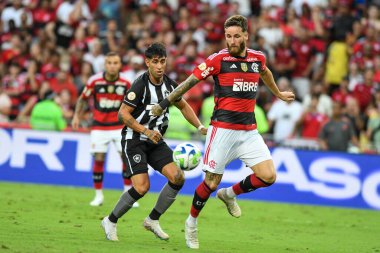 Rio, Brezilya - 30 Nisan 2023, Leo Pereira Flamengo ile Botafogo arasındaki maçta Brezilya Şampiyonası, Maracana Stadyumu 'nda 3. tur
