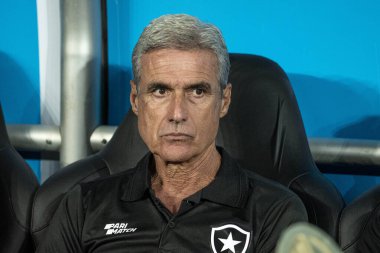 Rio, Brezilya - Mayıs 04, 2023, Luis Castro Botafogo (BRA) ile LDU (EQU) maçında Nilton Santos Stadyumu 'nda grup aşamasında yer alan Sudamerica Kupası karşılaşması