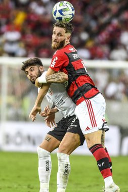 Rio, Brezilya - 21 Mayıs 2023, Yuri Alberto ve Leo Pereira Brezilya Şampiyonası 'nda Flamengo ve Korintliler arasında oynanan maçta, Maracana Stadyumu' nda yedinci raunt.