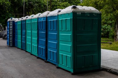 Festivaller gibi kalabalık yerlerde ulaşılabilir umumi tuvalet kabini