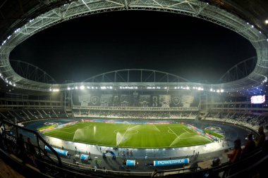Rio, Brezilya - 19 Temmuz 2023, Nilton Santos Stadyumu 'nda Sudamerica Kupası' nda Botafogo (BRA) ile Patronato (ARG) arasındaki maçta çimenler sulanıyor.