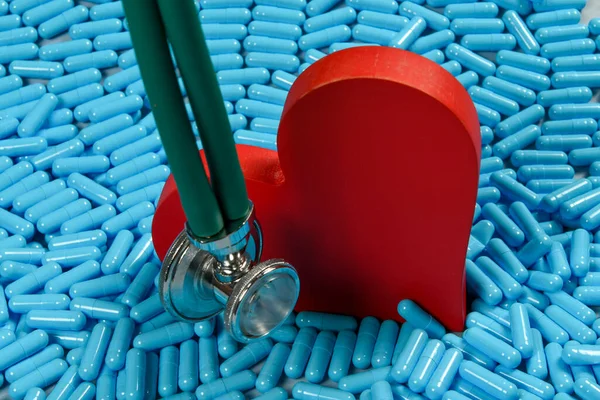 Heart Shape Medicine Capsules Representing Heart Problems Conventional Treatment — Stock Photo, Image