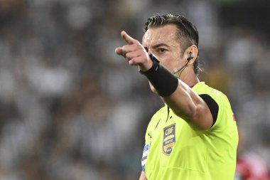 Rio, Brezilya - Eylül 02, 2023, Raphael Claus hakem Botafogo ve Flamengo arasındaki maçta Brezilya 'nın 22. raundunda, Nilton Santos Stadyumu' nda