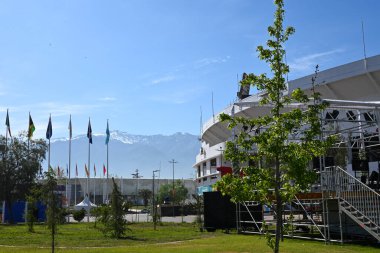 Santiago, Şili - 19 Ekim 2023: Julio Martnez Prdanos Ulusal Stadyumu (daha çok bilinen adıyla Şili Ulusal Stadyumu) yakınlarındaki sokak)