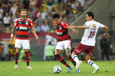 Rio, Brezilya - 11 Kasım 2023, Erick Pulgar ve PH Ganso oyuncuları arasında oynanan maçta Flamengo - Fluminense maçında Brezilya 34. Raundda Maracana Stadyumu 'nda oynanacak.