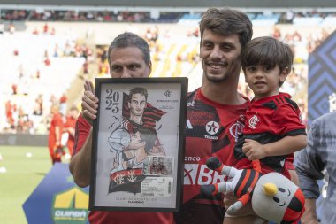 Rio, Brezilya - 3 Aralık 2023, Rodrigo Caio, Brezilya 'nın Maracana Stadyumu' nda oynanan 37 'nci raundda Flamengo ve Cuiaba arasındaki maçta oynadı.