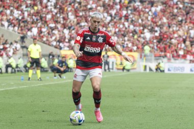 Rio, Brezilya - 3 Aralık 2023, Maracana Stadyumu 'nda oynanan 37. turda Flamengo ve Cuiaba arasındaki maçta Varela oyuncusu