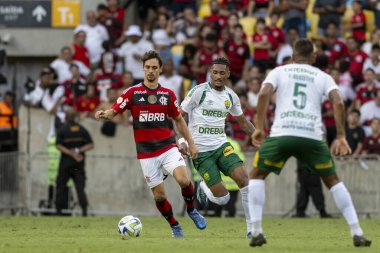 Rio, Brezilya - 3 Aralık 2023, Rodrigo Caio, Brezilya 'nın Maracana Stadyumu' nda oynanan 37 'nci raundda Flamengo ve Cuiaba arasındaki maçta oynadı.