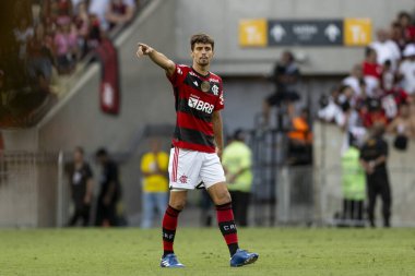 Rio, Brezilya - 3 Aralık 2023, Rodrigo Caio, Brezilya 'nın Maracana Stadyumu' nda oynanan 37 'nci raundda Flamengo ve Cuiaba arasındaki maçta oynadı.
