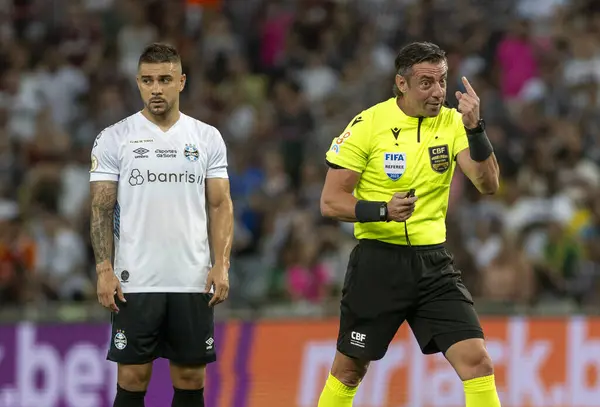 Rio, Brezilya - Aralık, 06 2023, Maracana Stadyumu 'nda Fluminense ile Gremio arasında oynanan 38.