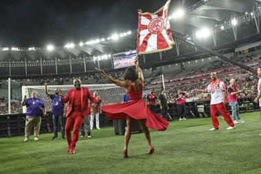 Rio, Brezilya - 27 Aralık 2023, Zico All-star maçı, Zico 'nun Maracana Stadyumu' ndaki yardım maçı sırasında Salgueiro samba okulunun performansı.