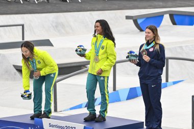 Santiago, Şili - 21 Ekim 2023, Rayssa Leal (BRA) 2023 Pan Amerikan Oyunları sırasında kaykay yapan kadınlar sokağı