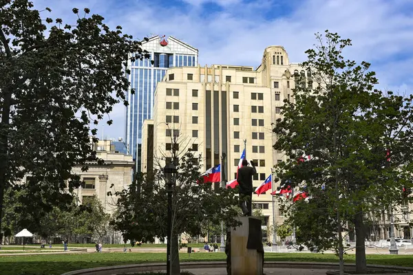 Santiago, Şili, 22 Ekim 2023, şehir manzarası binaların mimarisini gösteriyor.