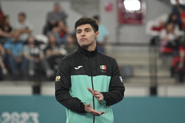 Santiago, Şili, 25 Ekim 2023, Curran Phillips (ABD) gold, Cold Walker (ABD) silver and e Isaac Nunez (MEX) bronz Men Parallel Bars at the 2023 Pan American Games