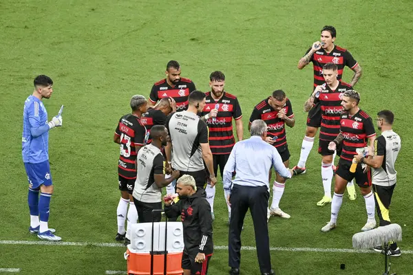 Rio, Brezilya - 4 Şubat 2024, Maracana Stadyumu 'ndaki Carioca Şampiyonası' nın 6. turunda Vasco ve Flamengo arasındaki maçta Tite antrenörü