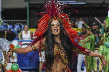 Rio, Brezilya - 3 Şubat 2024, Sambodromo, Grande Rio samba okulunda 2024 Karnavalı için hazırlık provası