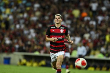 Rio, Brezilya - Şubat, 07 2024, Ayrton Lucas Flamengo ile Botafogo arasındaki maçta Maracana Stadyumu 'nda oynanan 07. tur Carioca şampiyonasında