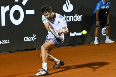 Rio, Brezilya - 19 Şubat 2024: Rio Open 2024 ATP 500, Rio de Janeiro Jokey Kulübü 'nde Cameron Norrie (GBR) ile Hugo Dellien (BOL) maçında oyuncu