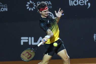 Rio, Brezilya - 21 Şubat 2024: Cameron Thiago SEYBOTH WILD (BRA) Rio Open 2024 ATP 500 'ün Jaume MUNAR (ESP) karşısında Rio de Janeiro Jokey Clube' da oynadığı maçta