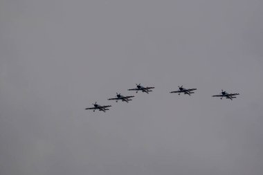 Santiago, Şili - 20 Ekim 2023, 2023 Pan Amerikan Oyunları 'nın Julio Mariinez Pradanos Ulusal Stadyumu' nda açılış töreni, dumanla akrobasi yapan uçaklar