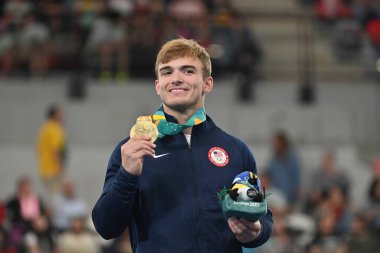 Santiago, Şili, 25 Ekim 2023, Curran Phillips (ABD) gold, Cold Walker (ABD) silver and e Isaac Nunez (MEX) bronz Men Parallel Bars at the 2023 Pan American Games