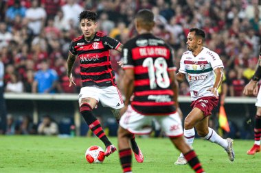 Rio, Brezilya - Mart, 16 2024, Erick Pulgar, Flamengo ile Fluminense arasındaki maçta Maracana Stadyumu 'nda Carioca yarı final karşılaşmasında