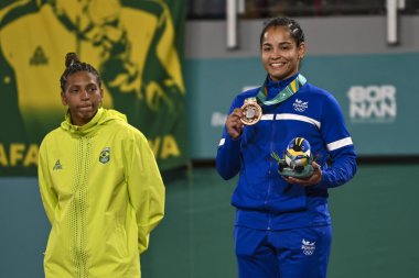 Santiago, Şili, 28 Ekim 2023, Rafaela Silva (BRA), altın, Brisa Gomez (ARG), gümüş ve Jimenez Kristime (PAN), Maria Villalba (COL), bronz, judo sırasında - 2023 Pan Amerikan Oyunları 'nda bayanlar - 57 kilo podyum