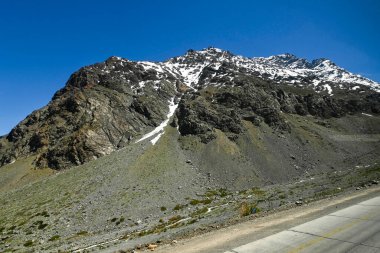Yazın Andes Dağı 'nda, Portillo' ya giderken çok az kar vardı.