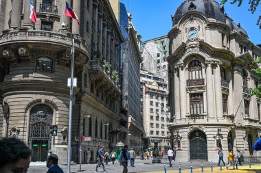 Santiago, Şili, 24 Ekim 2023, Santiago de Şili 'nin tarihi merkezi. Sokakları ve binaları var.