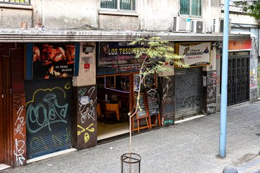 Santiago, Şili, 22 Ekim 2023, şehir manzarası binaların mimarisini gösteriyor.