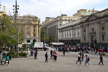 Santiago, Şili, 22 Ekim 2023 şehir manzarası şehir merkezindeki binaların ve sokakların mimarisini gösteriyor.