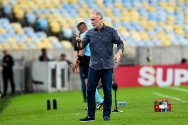 Rio, Brezilya - Temmuz 04 2024: Mano Menezes Fluminense ile Brezilya Şampiyonası arasında oynanan maçta teknik direktör, Maracana Stadyumu 'nda 14. turda