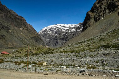 Yazın Andes Dağı 'nda, Portillo' ya giderken çok az kar vardı.