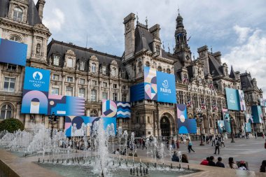 Paris, Fransa, Haziran 08: 2024: Paris belediye binası, Ville Oteli 'nin ön cephesi, Fransa