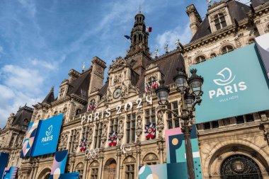 Paris, Fransa, Haziran 08: 2024: Paris belediye binası, Ville Oteli 'nin ön cephesi, Fransa