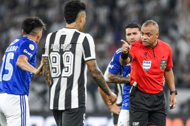 Rio, Brezilya - 27 Temmuz 2024: Botafogo ile Cruzeiro arasındaki maçta Nilton Santos Stadyumu 'nda oynanan 20. tur Brezilya Şampiyonası karşılaşması