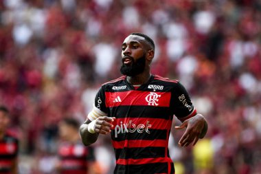 Rio, Brezilya - 28 Temmuz 2024: Gerson oyuncusu Flamengo x Atletico-GO arasında oynanan maçta Brezilya Şampiyonası, Maracana Stadyumu 'nda 20. tur