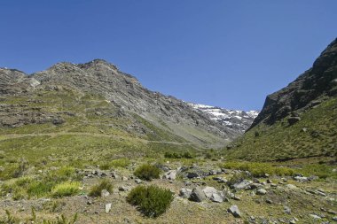 Yazın Andes Dağı 'nda, Portillo' ya giderken çok az kar vardı.